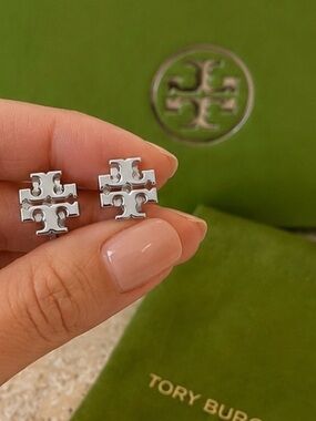 Tory Burch Silver Double-T Logo Stud Earrings / Original packaging 🩶